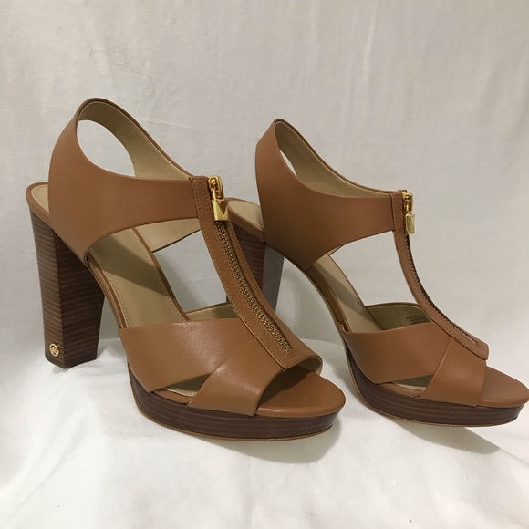 MICHAEL KORS
Berkley T-Strap Platform  Sandals - Picture 3 of 10
